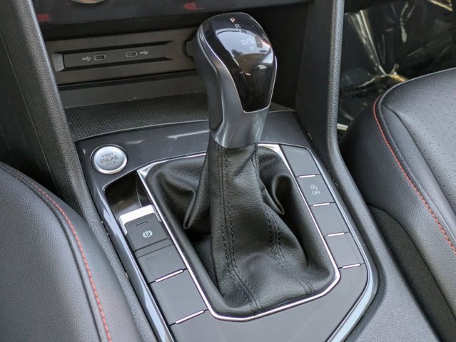 Used 2024 Volkswagen Tiguan SE image 11