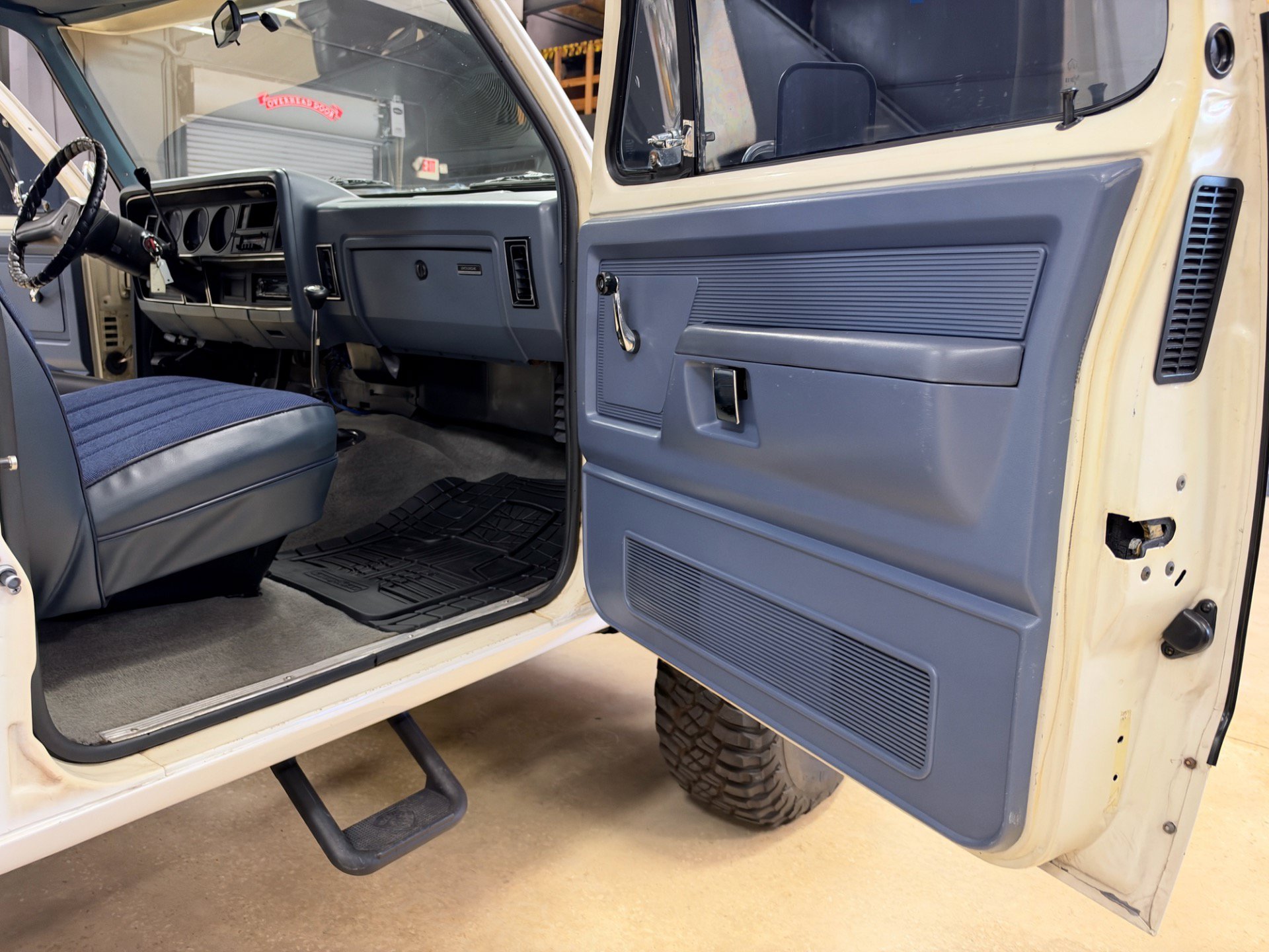 Used 1987 Dodge Ramcharger 4WD image 31