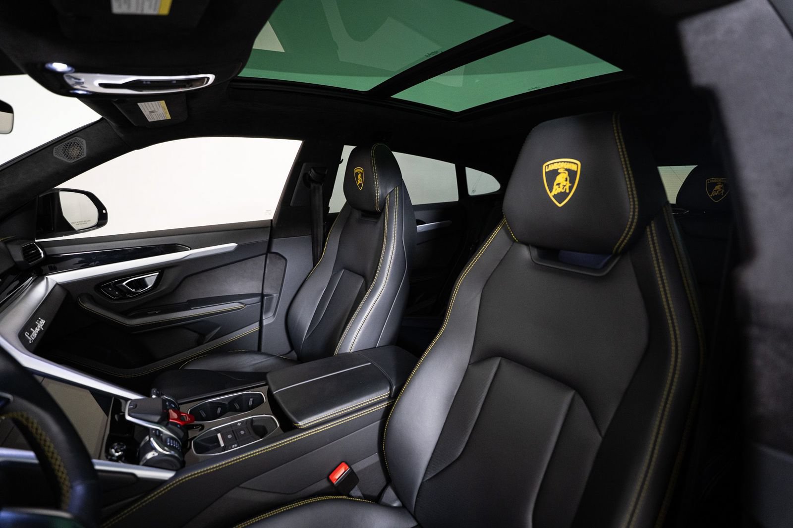 Used 2020 Lamborghini Urus AWD/4WD image 45