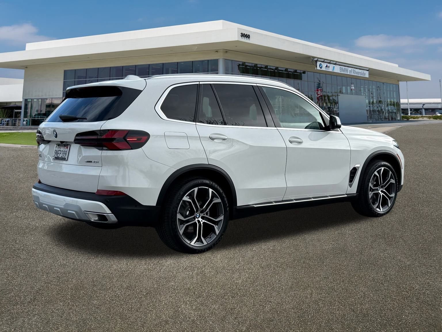 Certified 2025 BMW X5 sDrive40i w/ Premium Package image 12