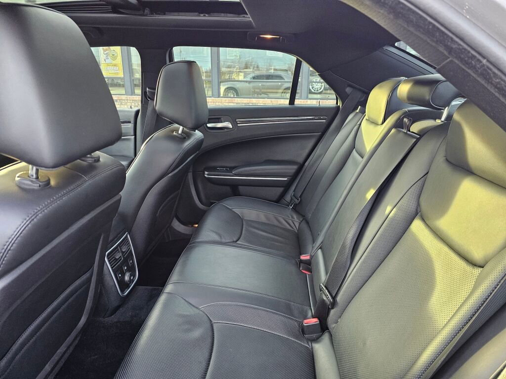 Used 2014 Chrysler 300 C w/ Light Group image 12