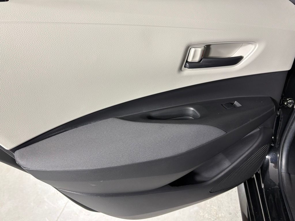 Used 2022 Toyota Corolla LE w/ Carpet Mat Package (TMS) FWD image 33