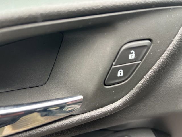 Used 2025 Chevrolet Trax RS w/ Sunroof Package image 13