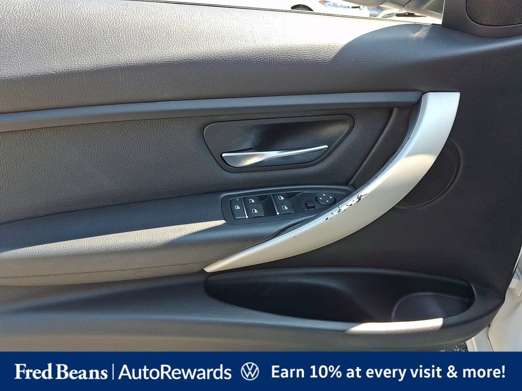 Used 2018 BMW 320i Sedan RWD image 16