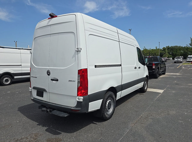 Used 2025 Mercedes-Benz Sprinter 2500 image 3