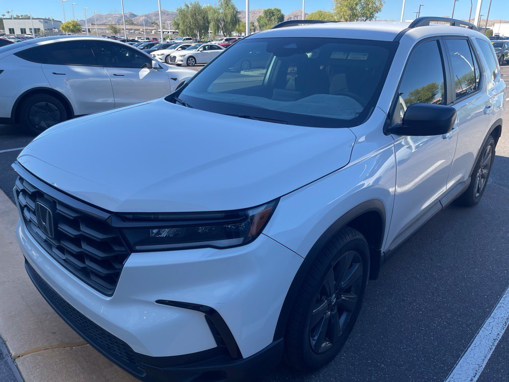 Used 2025 Honda Pilot Sport image 6