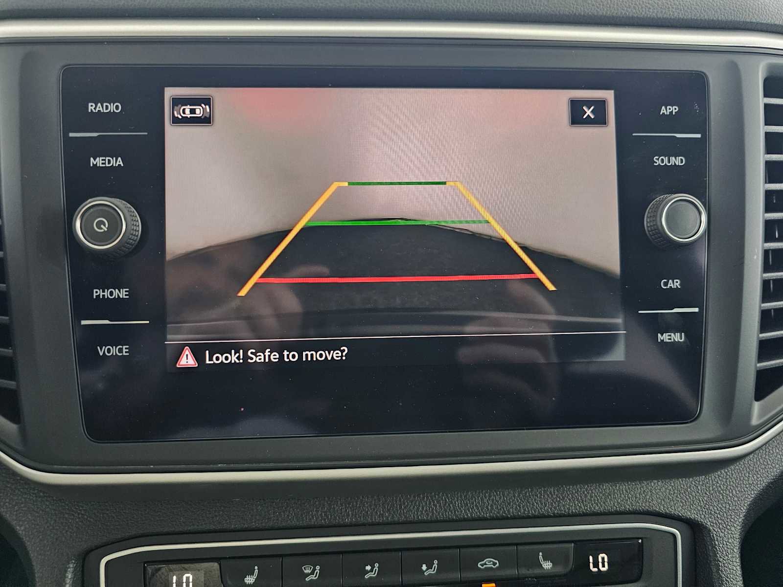 Used 2021 Volkswagen Atlas Cross Sport SE w/ Panoramic Sunroof Package FWD image 26