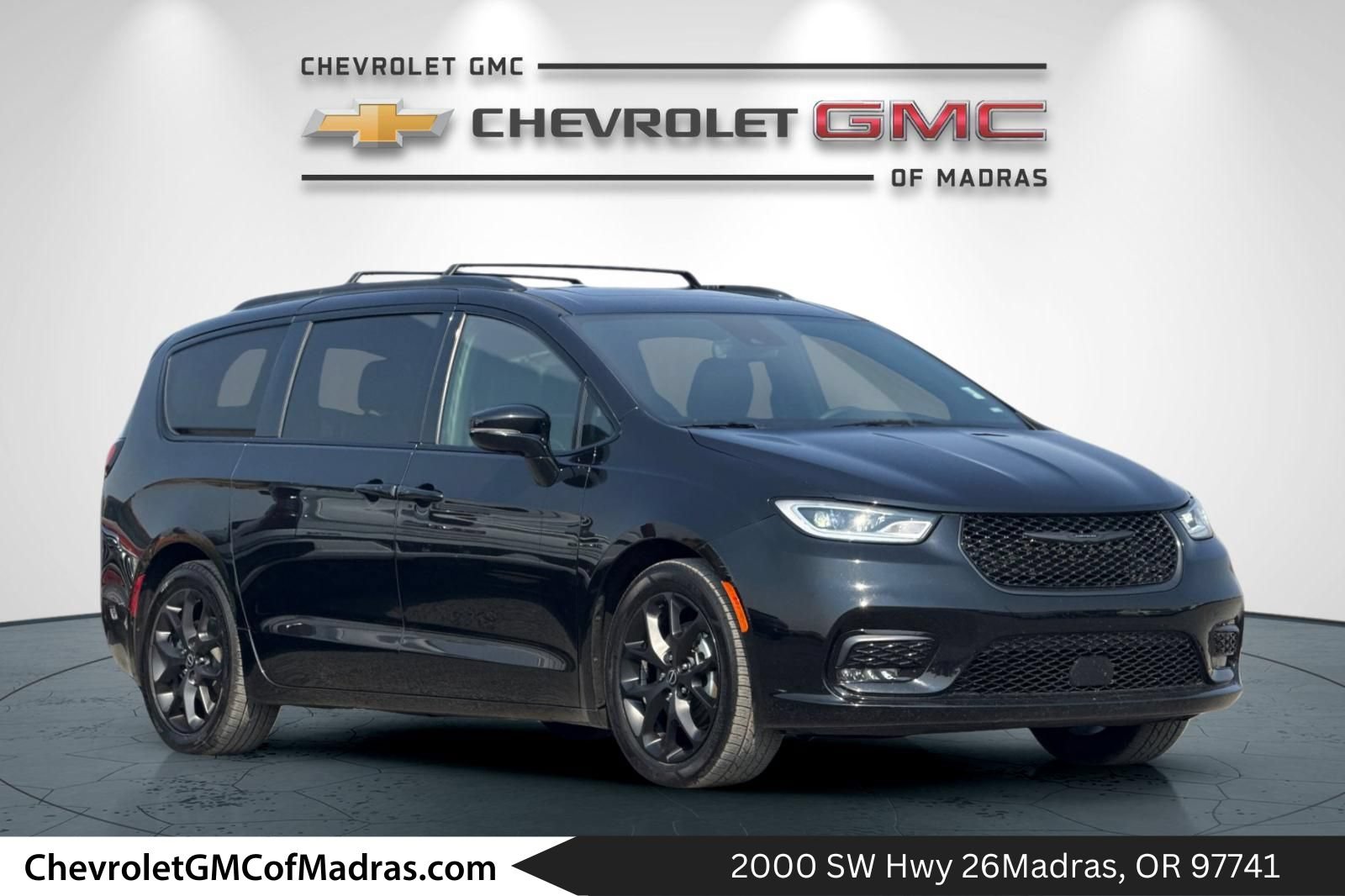 Used 2025 Chrysler Pacifica Limited FWD image 1