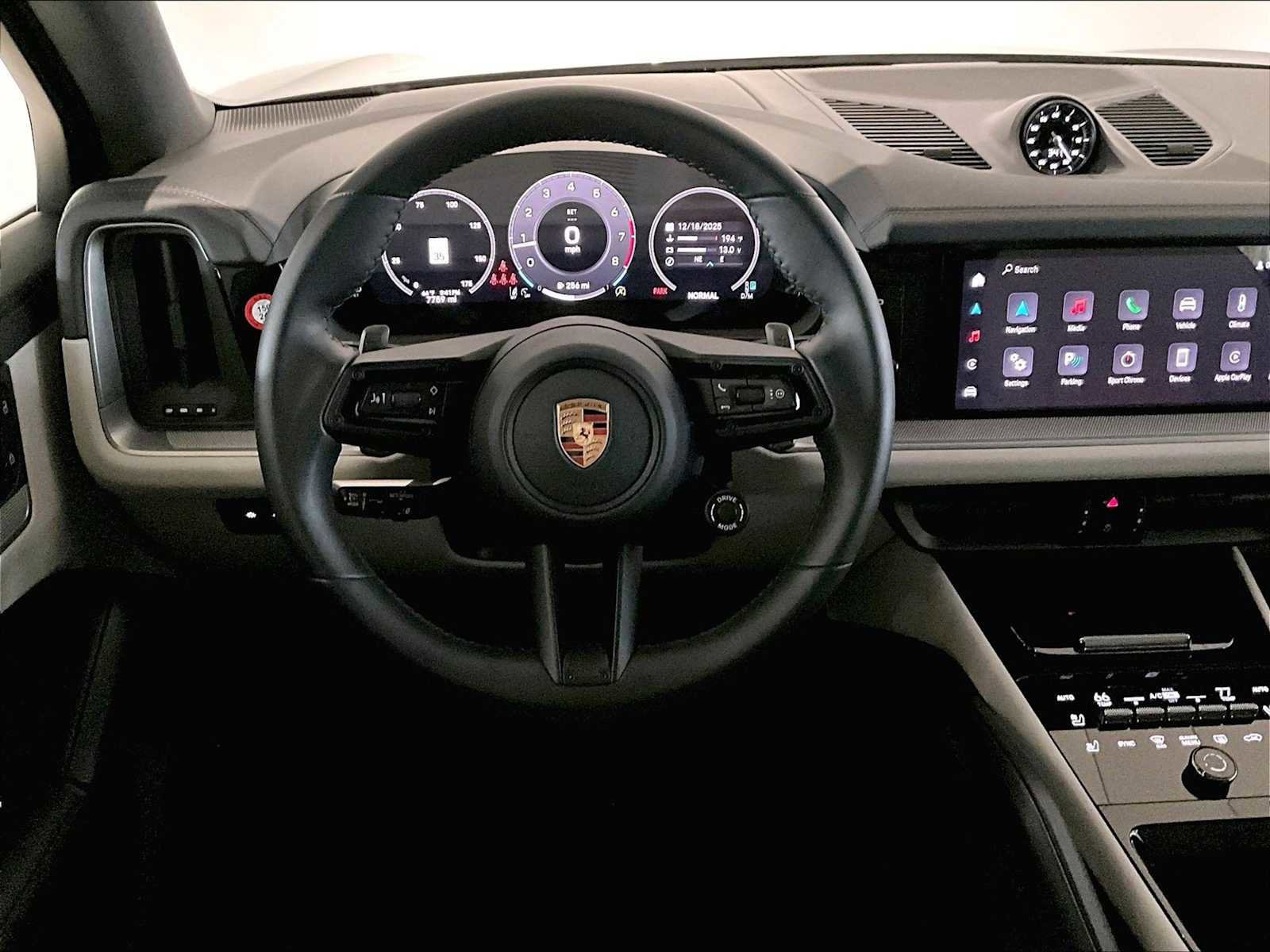 Used 2025 Porsche Cayenne image 16