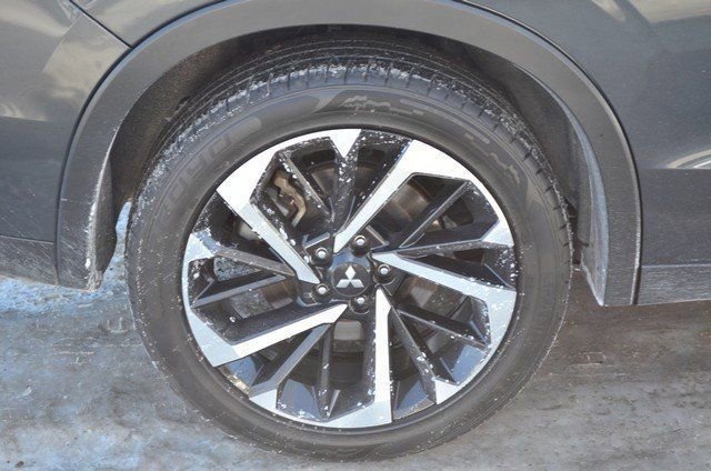 Used 2024 Mitsubishi Outlander SE image 11