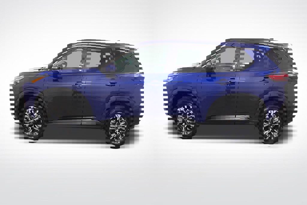 Used 2023 Nissan Rogue SV image 2