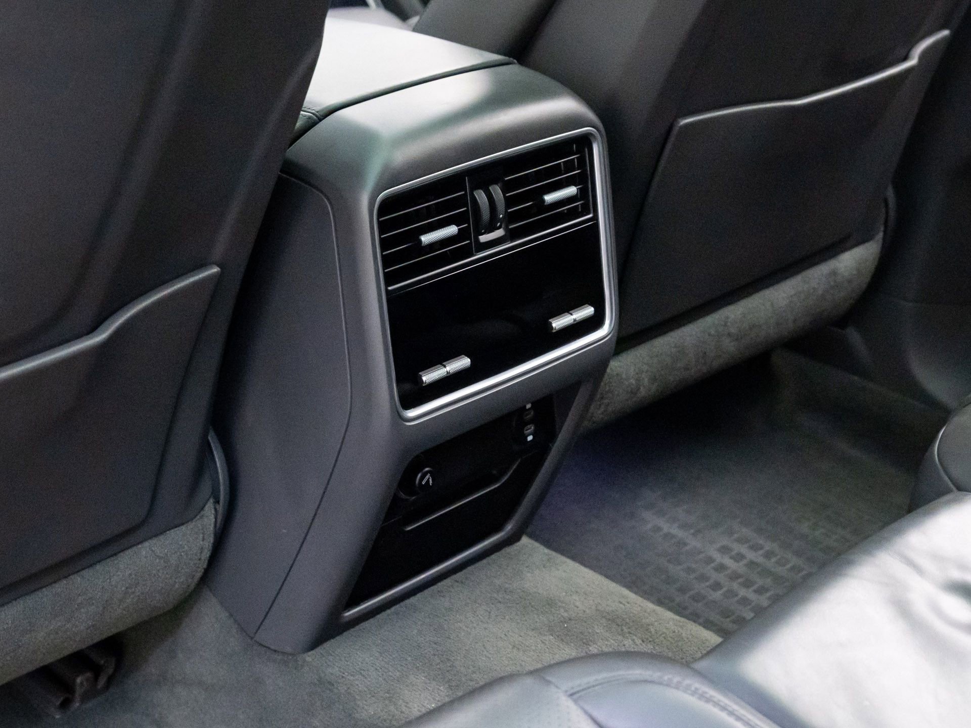 Used 2020 Porsche Cayenne Turbo image 19