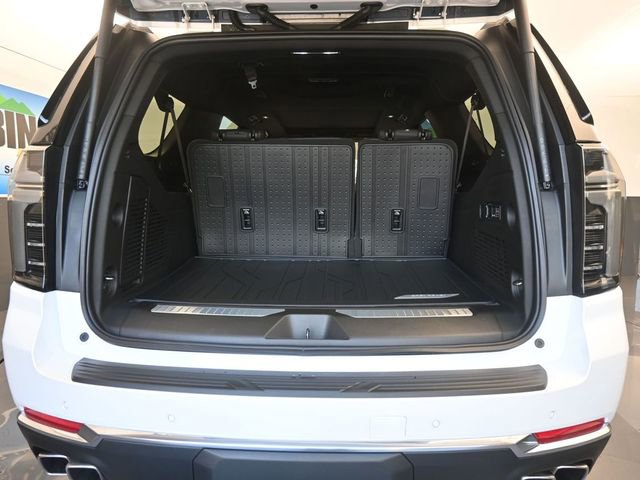 New 2025 Chevrolet Suburban High Country image 8