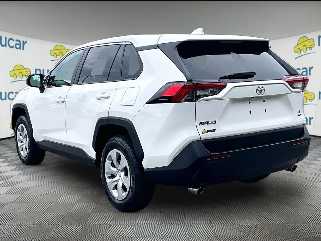 Used 2025 Toyota RAV4 LE AWD/4WD image 4