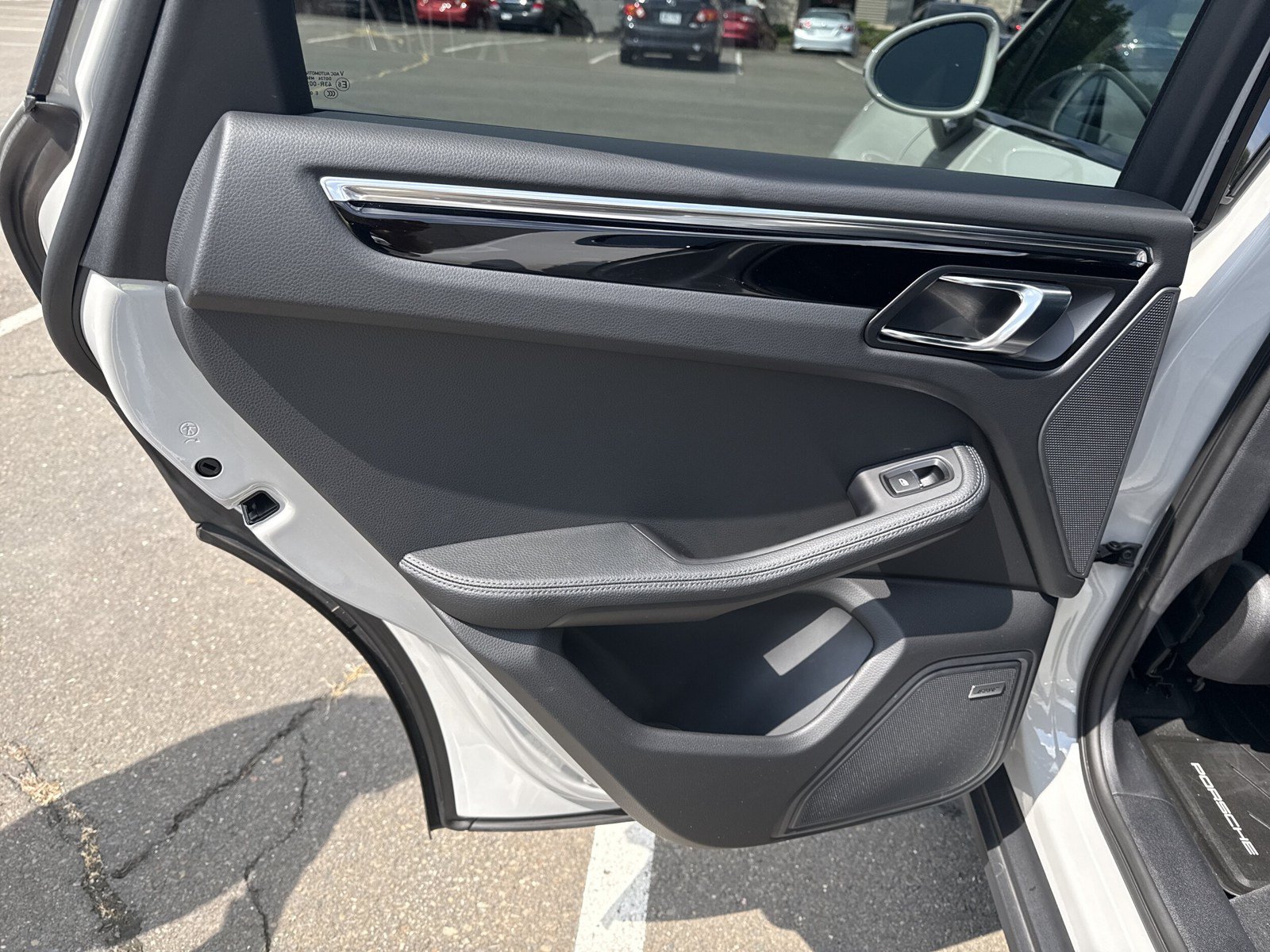 Used 2026 Porsche Macan AWD/4WD image 27