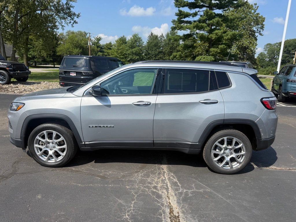 Used 2024 Jeep Compass Latitude AWD/4WD image 7