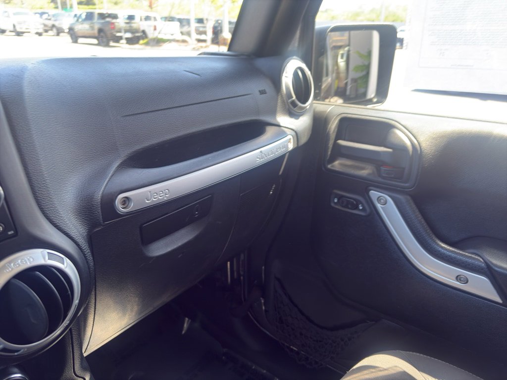 Used 2017 Jeep Wrangler Rubicon w/ Power Convenience Group AWD/4WD image 14