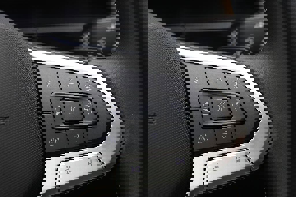 Used 2025 Volkswagen Atlas SE image 20