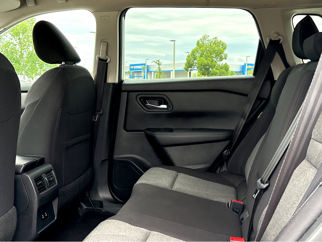 Used 2024 Nissan Rogue SV FWD image 12