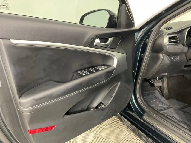 Used 2025 Genesis G70 2.5T image 11