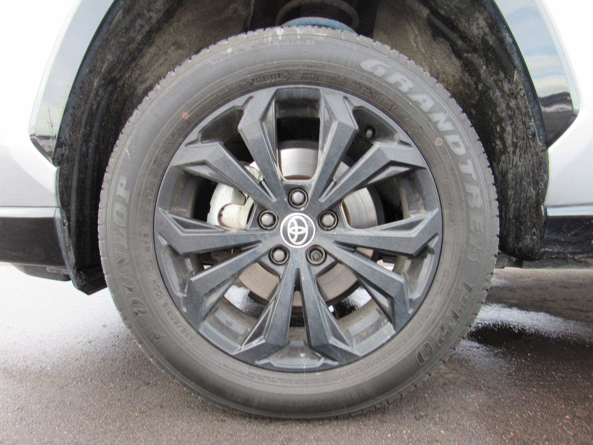 Used 2024 Toyota RAV4 SE image 40