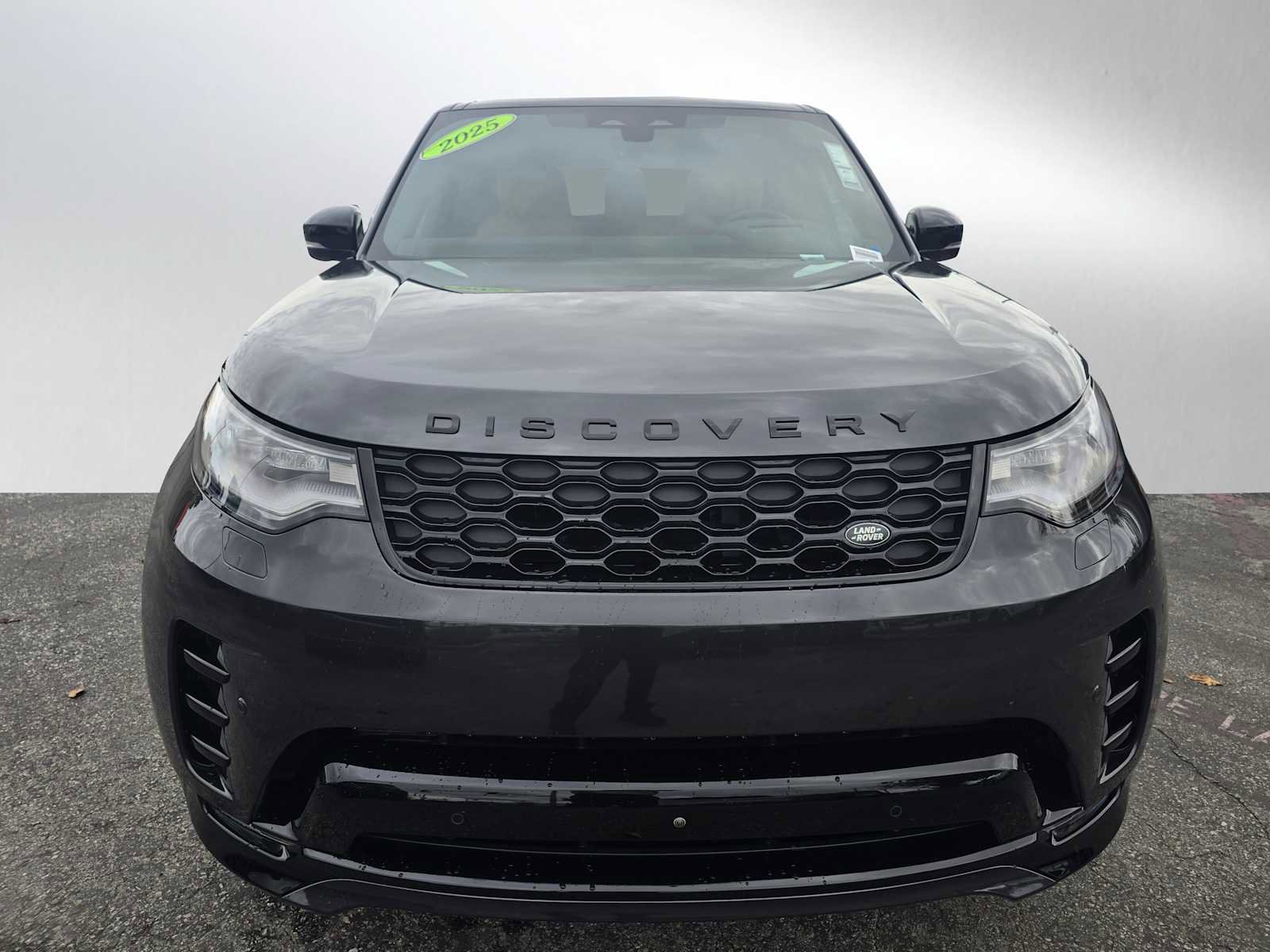 Certified 2025 Land Rover Discovery Dynamic SE image 6