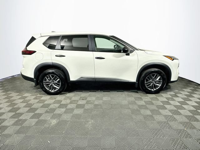 Used 2025 Nissan Rogue S FWD image 9