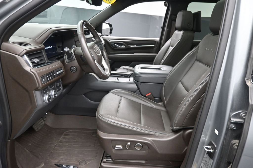 Used 2023 GMC Yukon XL Denali w/ Advanced Technology Package AWD/4WD image 17