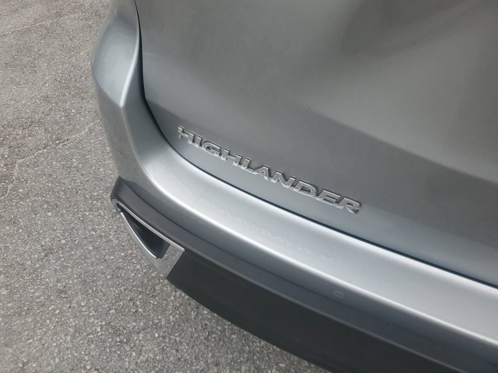 Used 2018 Toyota Highlander Limited FWD image 9