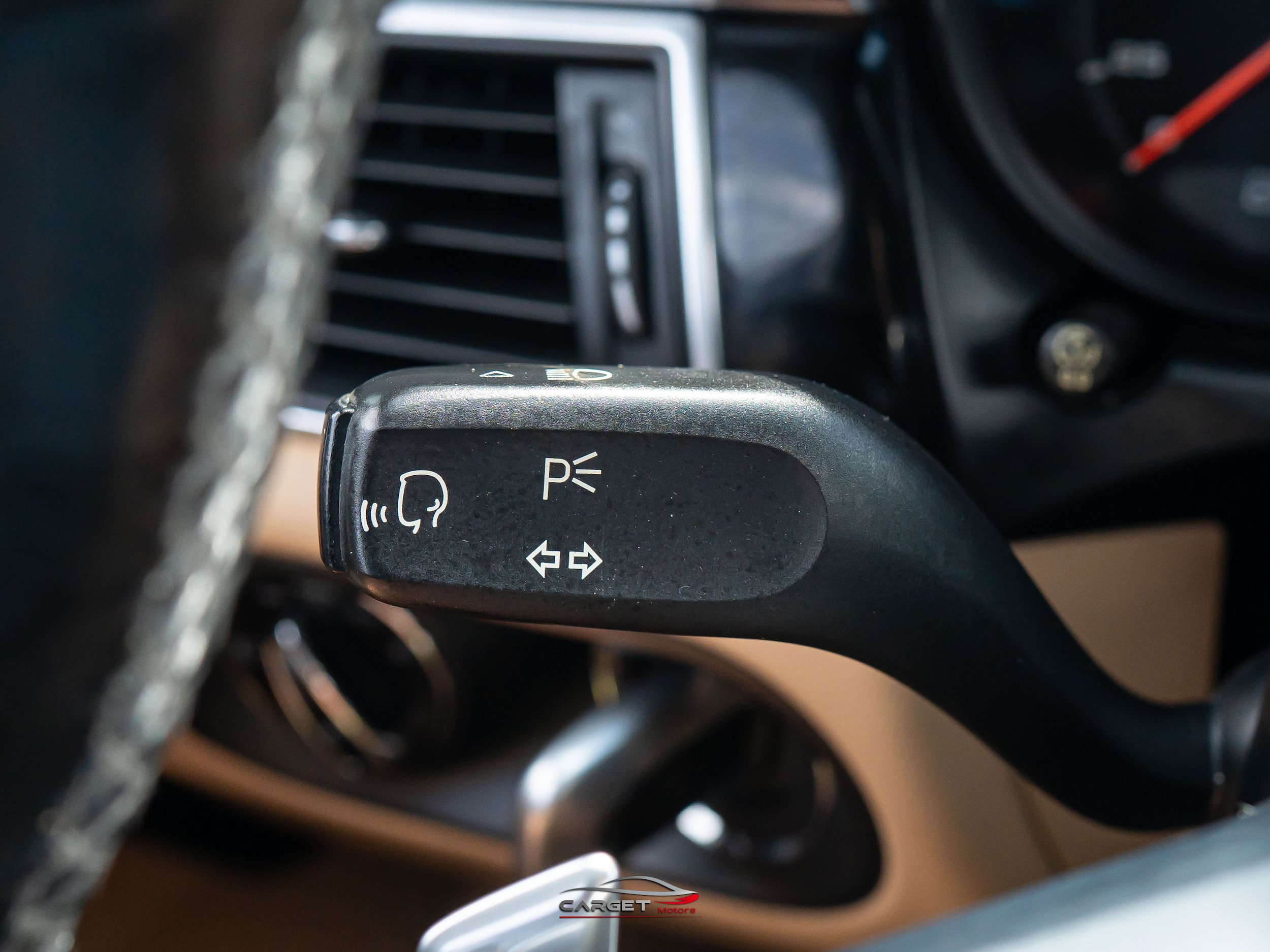 Used 2018 Porsche Macan AWD/4WD image 30