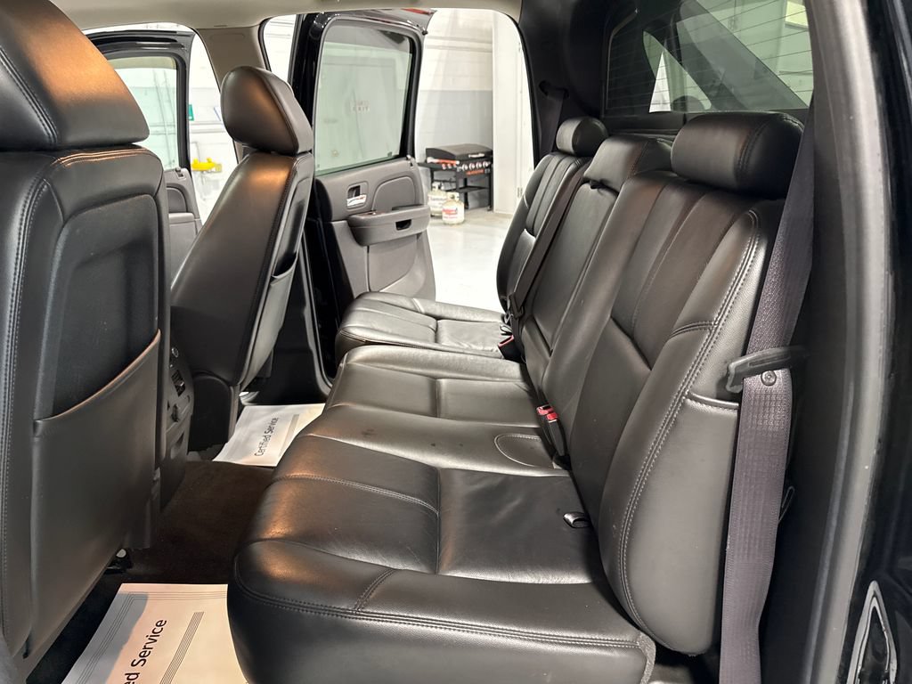 Used 2011 Chevrolet Avalanche LT w/ Regional Value Package AWD/4WD image 34