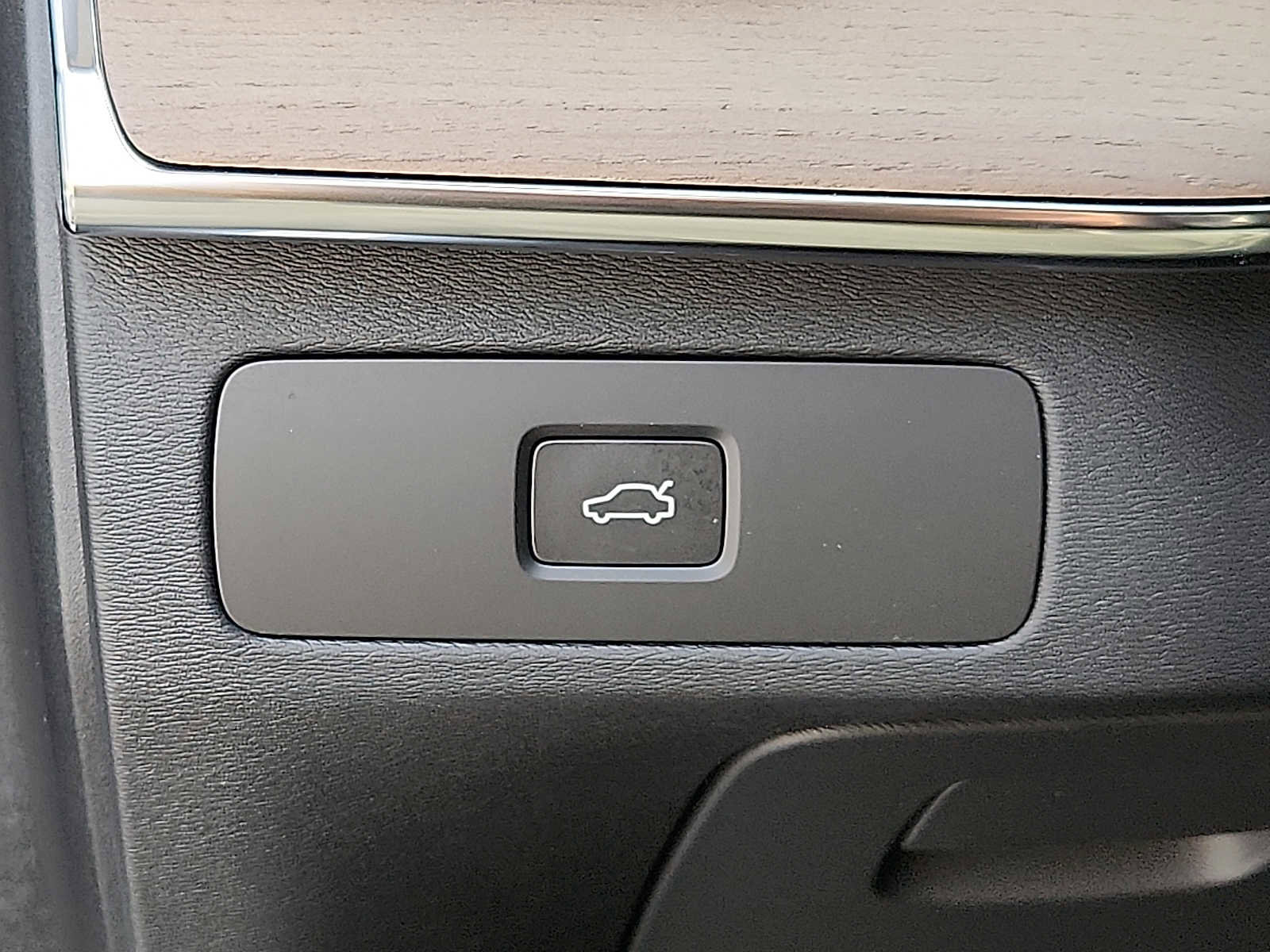 Used 2026 Volvo XC90 B6 Plus w/ Protection Package Premier image 22