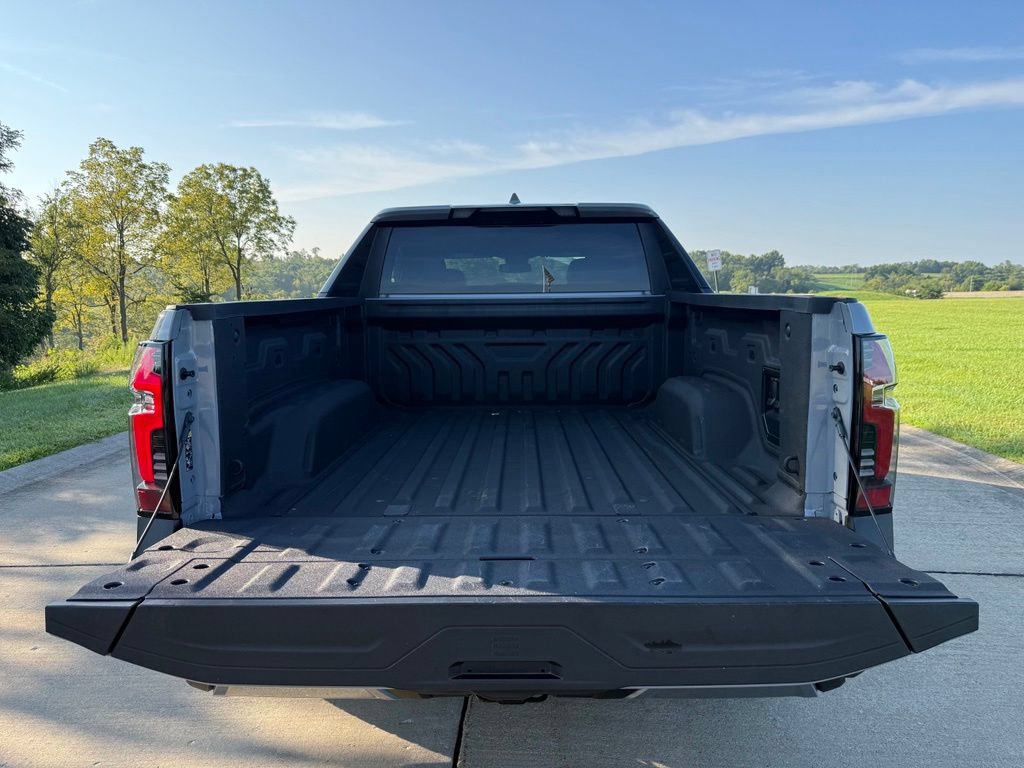 Used 2025 Chevrolet Silverado EV LT AWD/4WD image 7