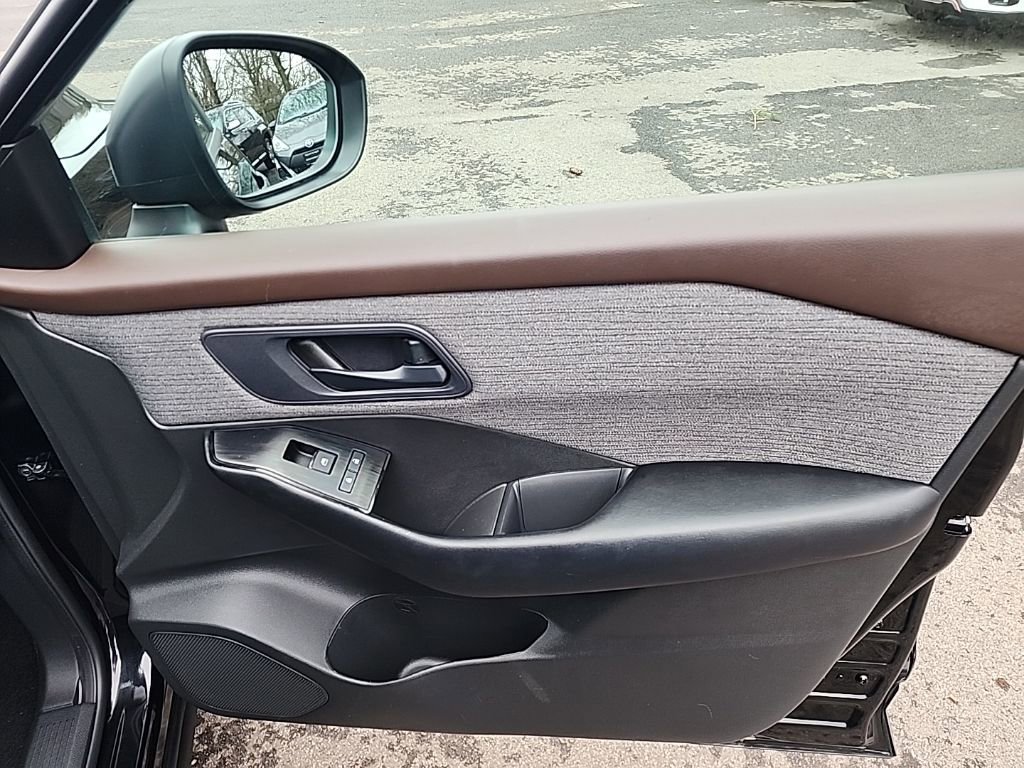 Used 2023 Nissan Rogue S image 24