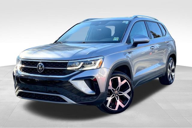 Used 2023 Volkswagen Taos SEL image 2