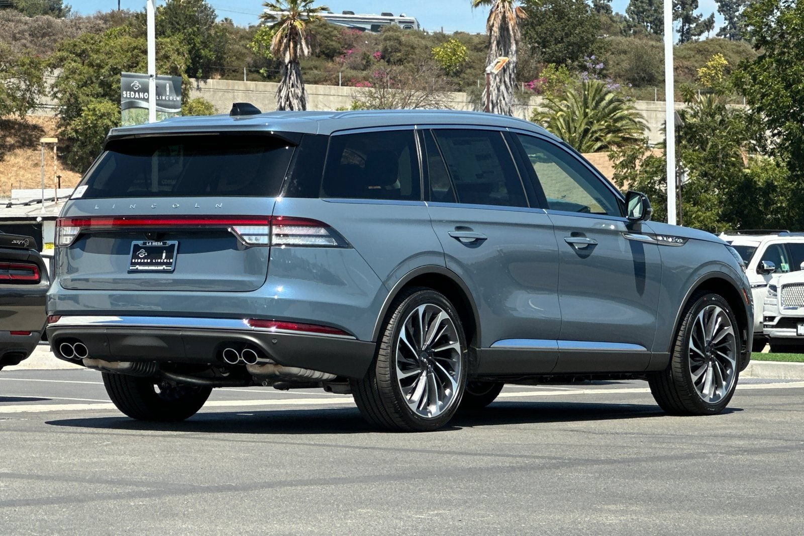 New 2026 Lincoln Aviator Reserve w/ Luxury Package RWD image 3