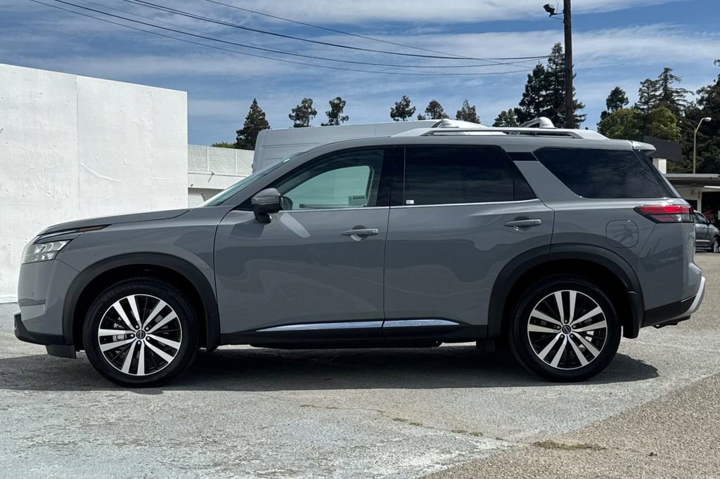 Used 2025 Nissan Pathfinder Platinum w/ Cargo Package AWD/4WD image 6