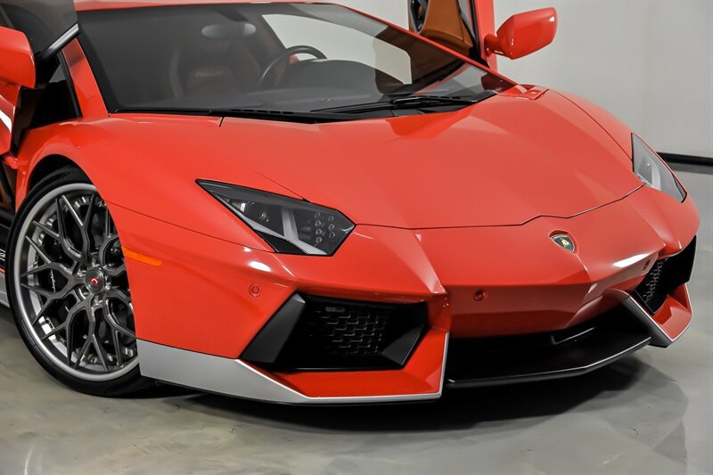 Used 2017 Lamborghini Aventador LP 700-4 AWD/4WD image 3