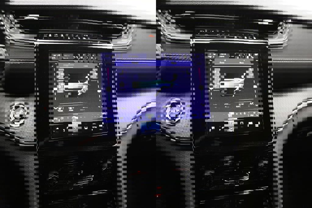 Used 2023 Jeep Grand Cherokee L Laredo image 22