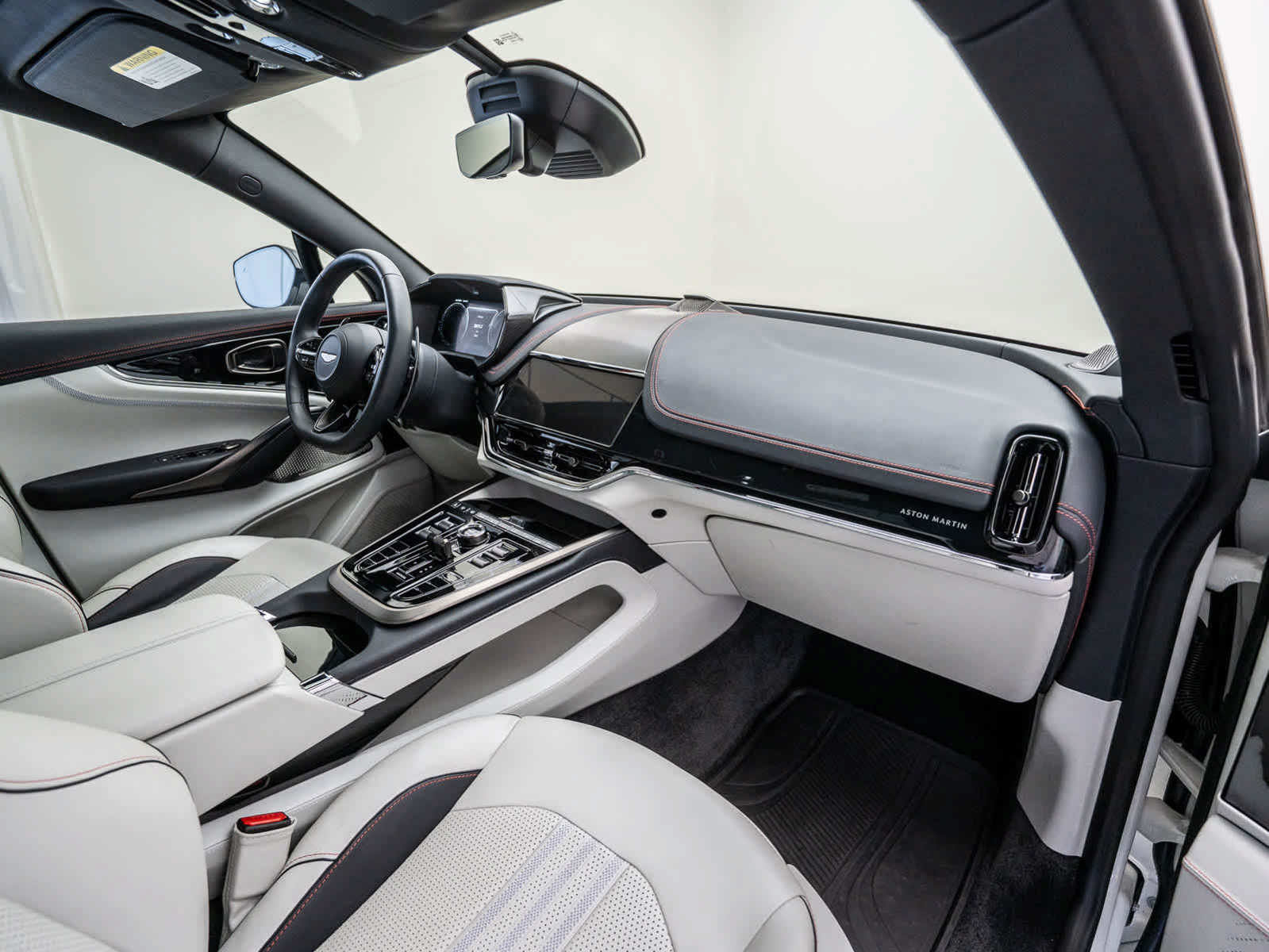 Used 2025 Aston Martin DBX 707 AWD/4WD image 15