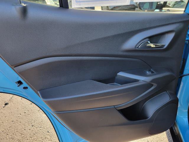 Used 2025 Chevrolet Trax LT w/ LT Convenience Package FWD image 24