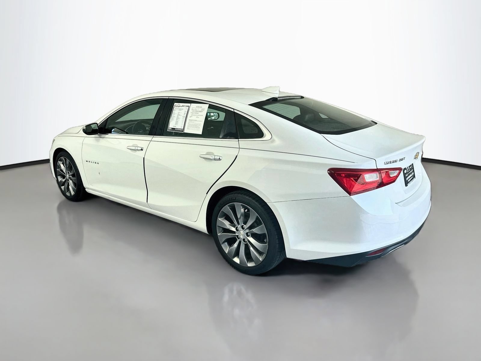 Used 2017 Chevrolet Malibu Premier w/ Premier Sun and Wheel Package FWD image 5