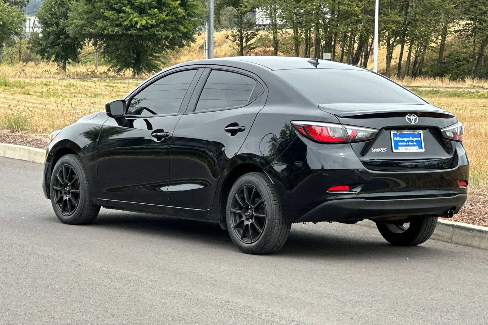 Used 2019 Toyota Yaris LE FWD image 5