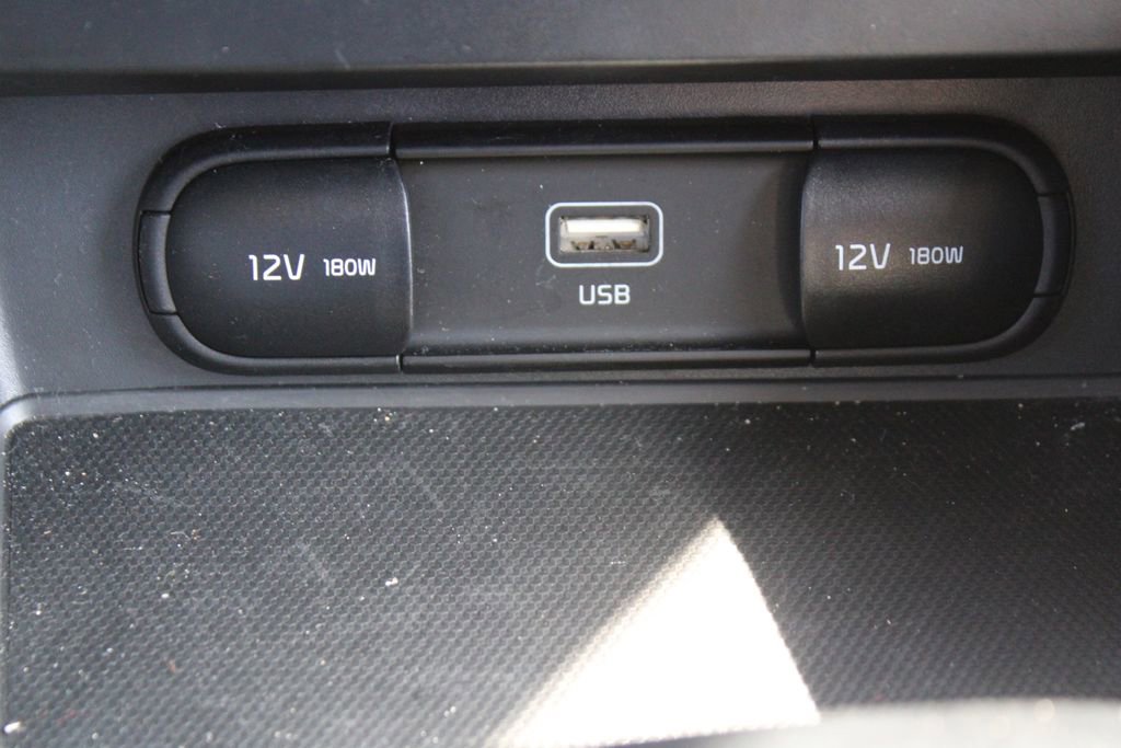 Certified 2025 Kia Soul LX w/ LX Technology Package image 33
