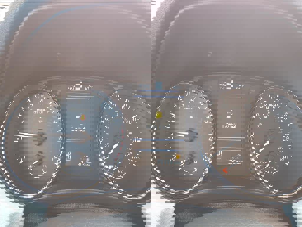 Used 2022 Nissan Rogue Sport SL image 9