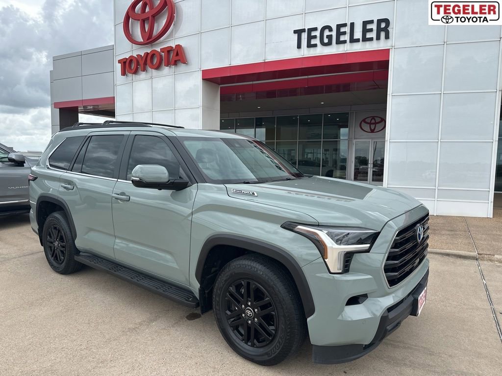 Used 2024 Toyota Sequoia SR5 w/ SR5 Premium Package AWD/4WD image 1