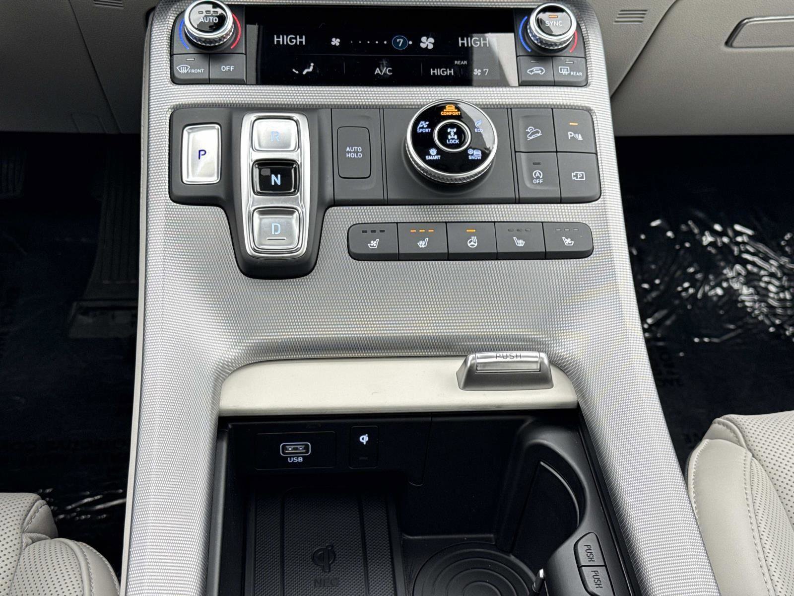 Used 2025 Hyundai Palisade Calligraphy image 8