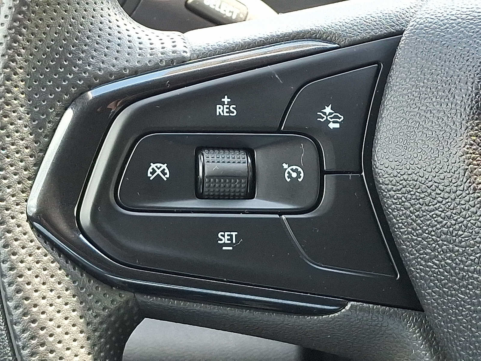 Used 2024 Chevrolet Trax LS w/ LS Convenience Package FWD image 21