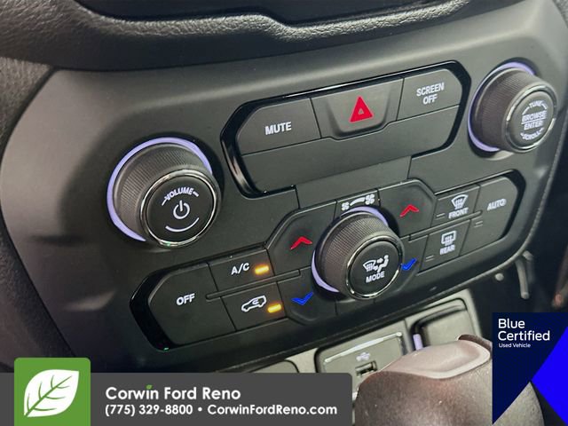 Used 2019 Jeep Renegade Latitude AWD/4WD image 18