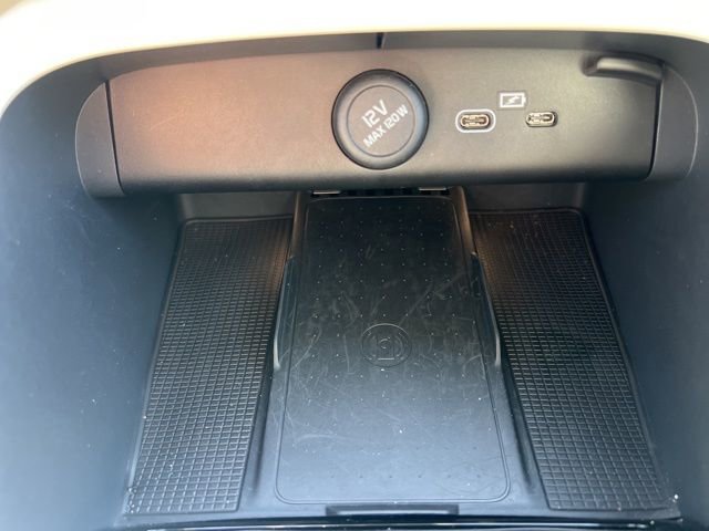 New 2026 Volvo XC40 B5 Plus w/ Climate Package AWD/4WD image 18